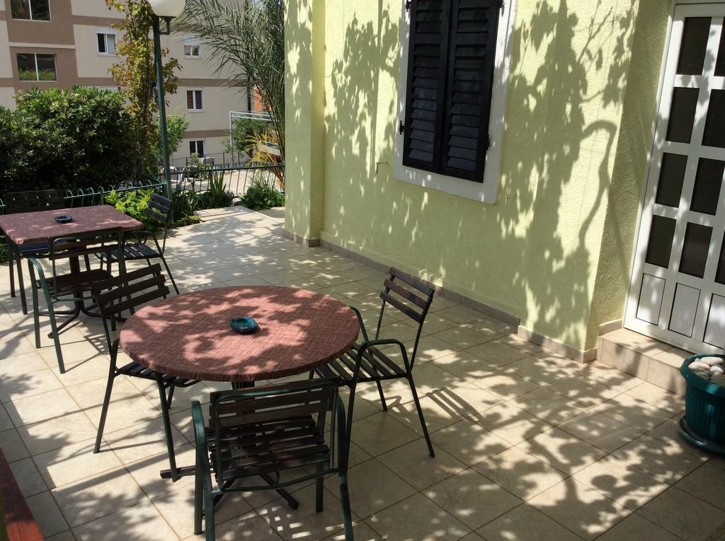 Apartments Simo Петровац Экстерьер фото