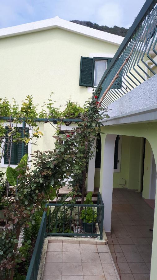 Apartments Simo Петровац Экстерьер фото